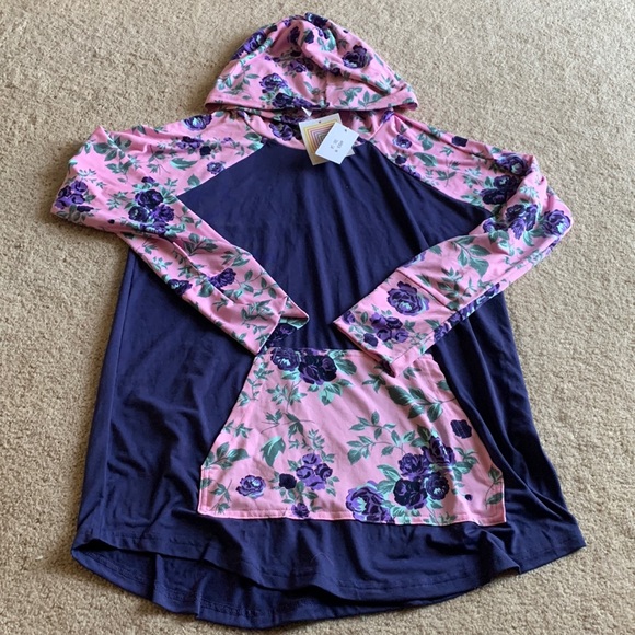 LuLaRoe Tops - LulaRoe Amber Medium